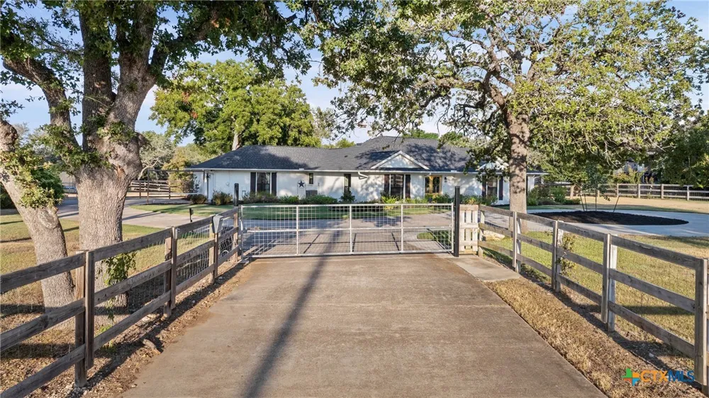 1515 Lake Road Belton, TX 76513