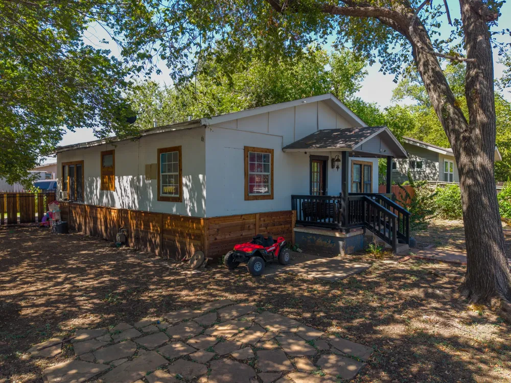806 E 4th Street Georgetown, TX 78626