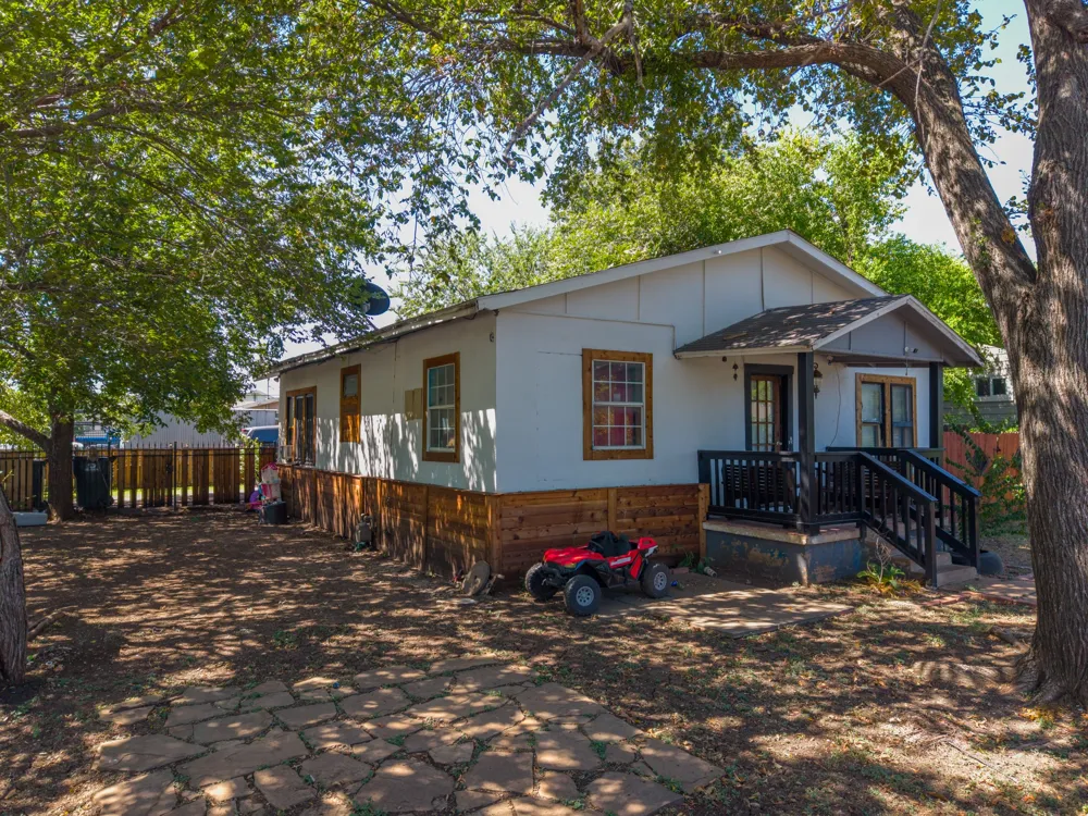 806 E 4th Street Georgetown, TX 78626