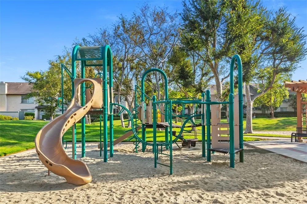 31 Dartmouth Irvine, CA 92612