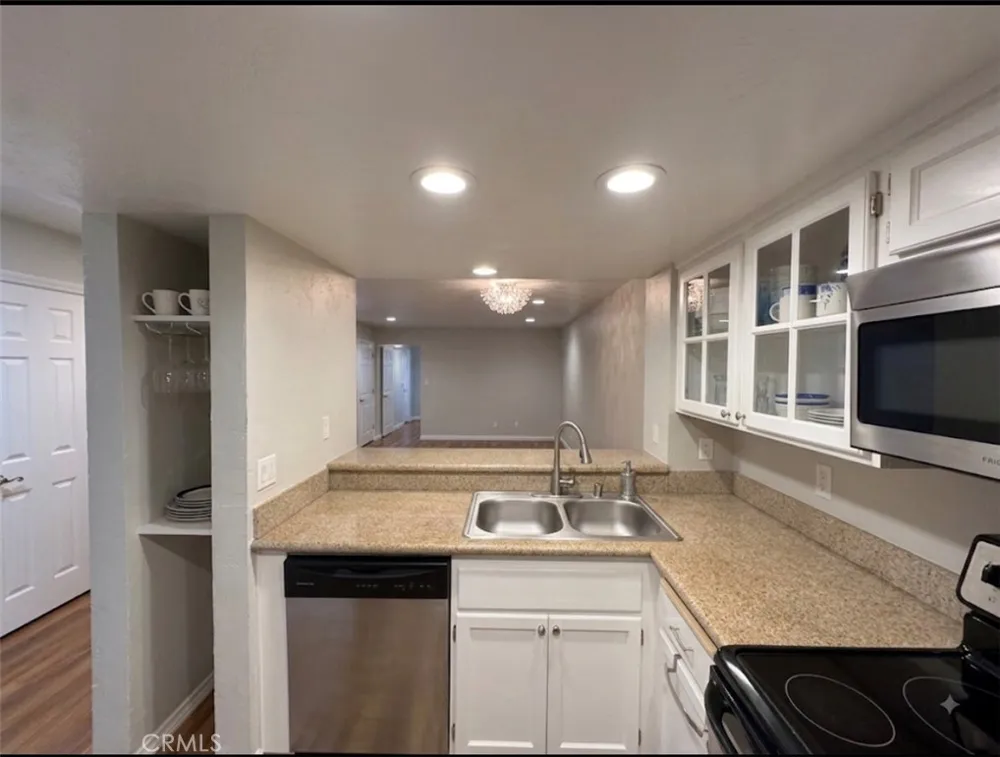 1200 Pacific Coast Huntington Beach, CA 92648