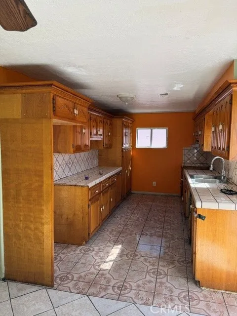1901 Sunshine Bakersfield, CA 93307