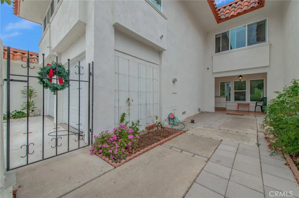 26 Palmento Irvine, CA 92612