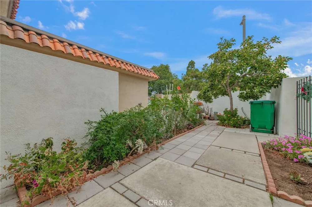 26 Palmento Irvine, CA 92612