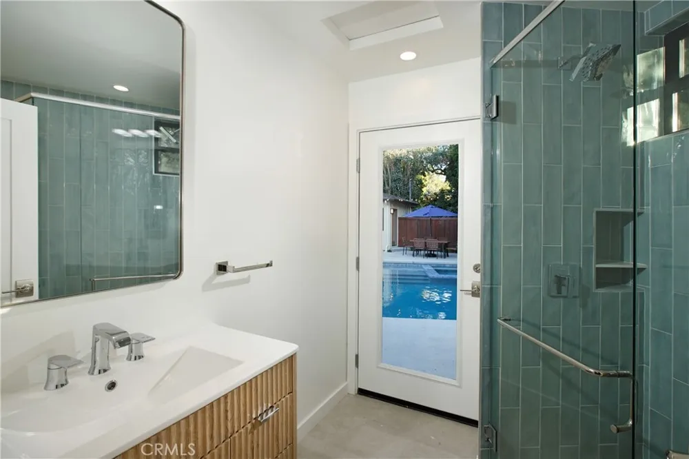4643 Vantage Avenue Valley Village, CA 91607