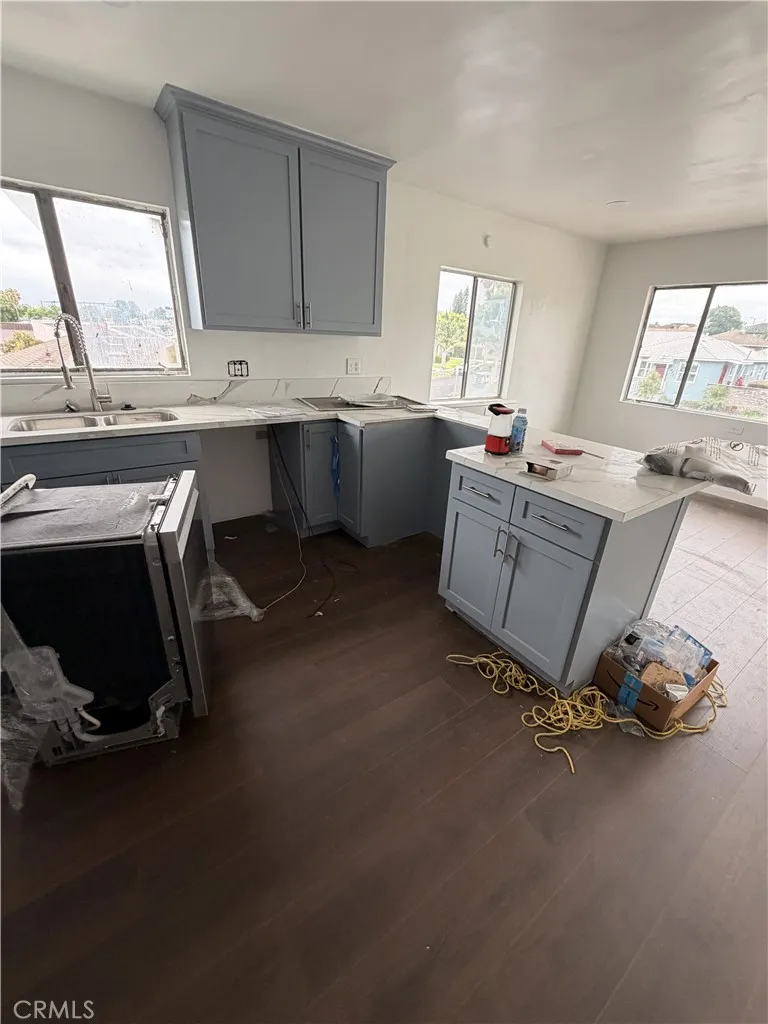 2323 W 102nd Inglewood, CA 90303
