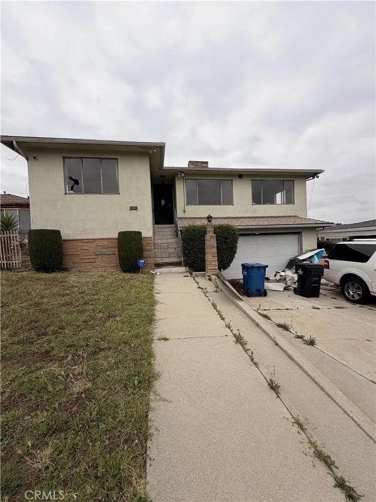 2323 W 102nd Inglewood, CA 90303