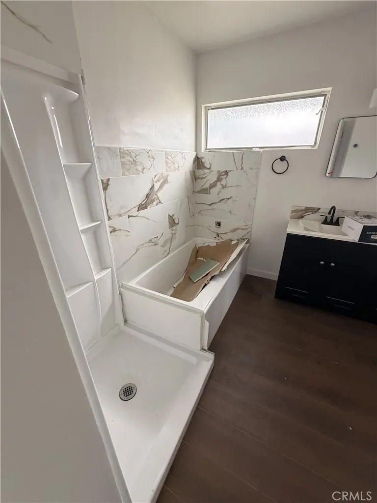 2323 W 102nd Inglewood, CA 90303