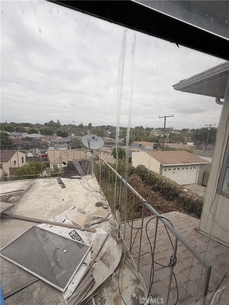 2323 W 102nd Inglewood, CA 90303