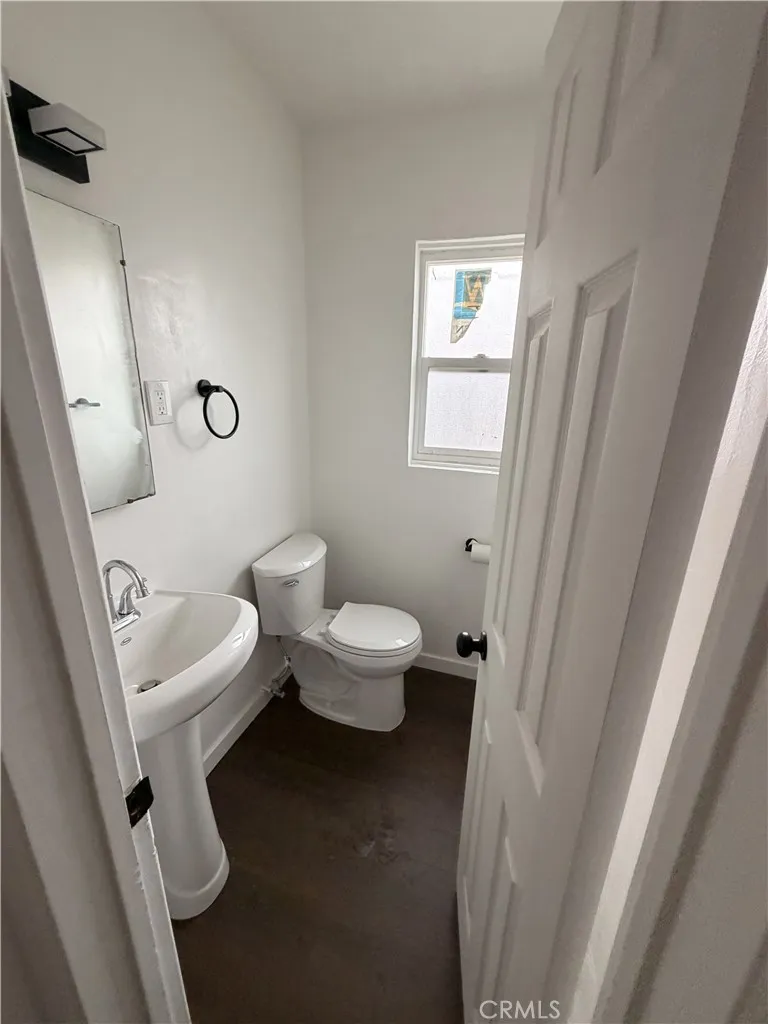 2323 W 102nd Inglewood, CA 90303