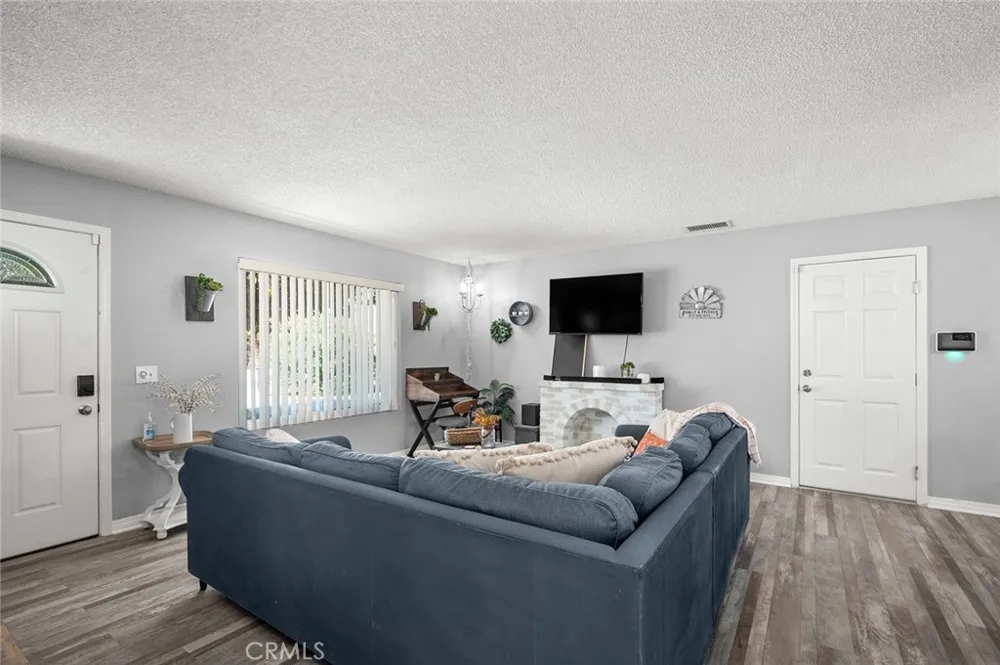 12827 Tamiani Apple Valley, CA 92308