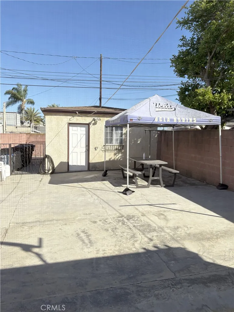 2206 Cowlin Avenue Commerce, CA 90040
