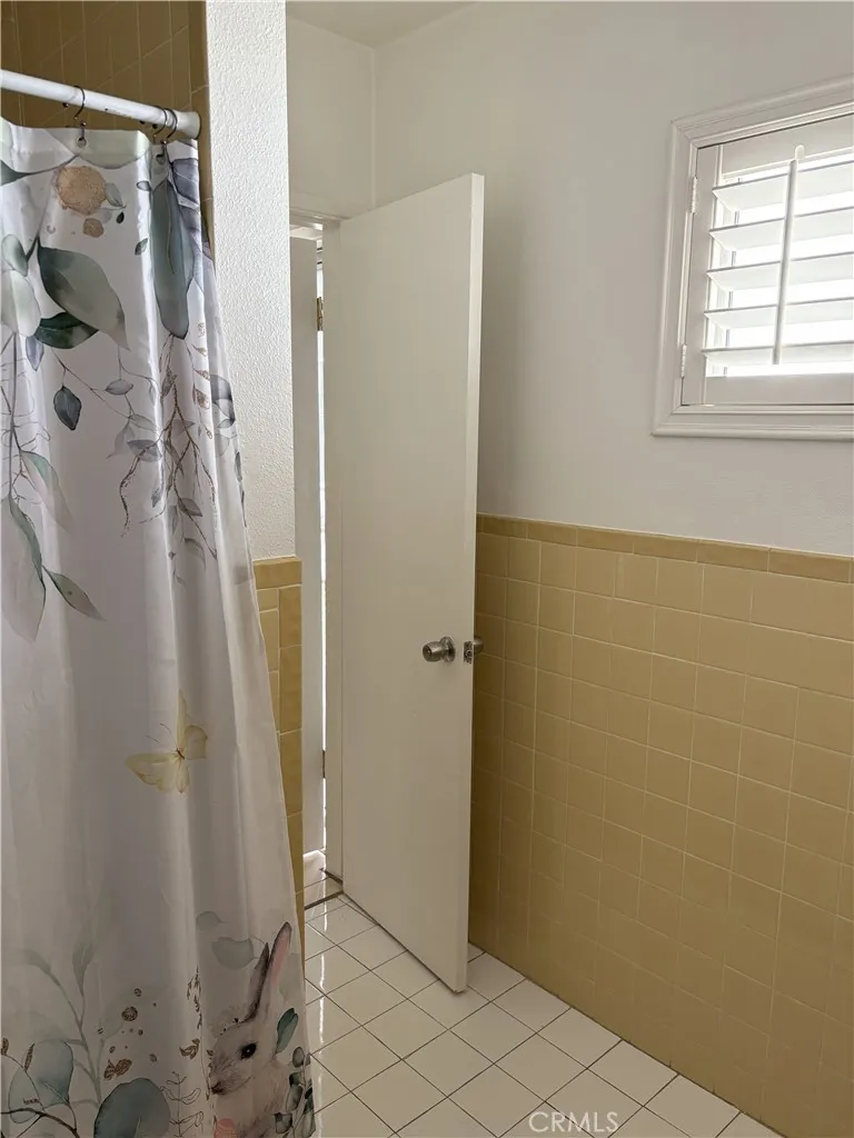 2206 Cowlin Avenue Commerce, CA 90040