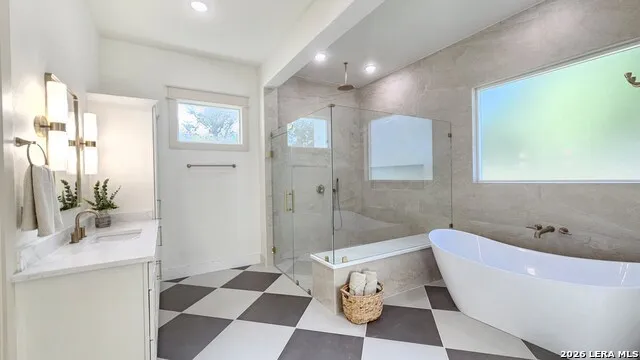 105 PIONEER TRL Adkins, TX 78101