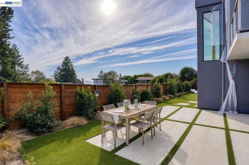 1026 Grizzly Peak Blvd Berkeley, CA 94708
