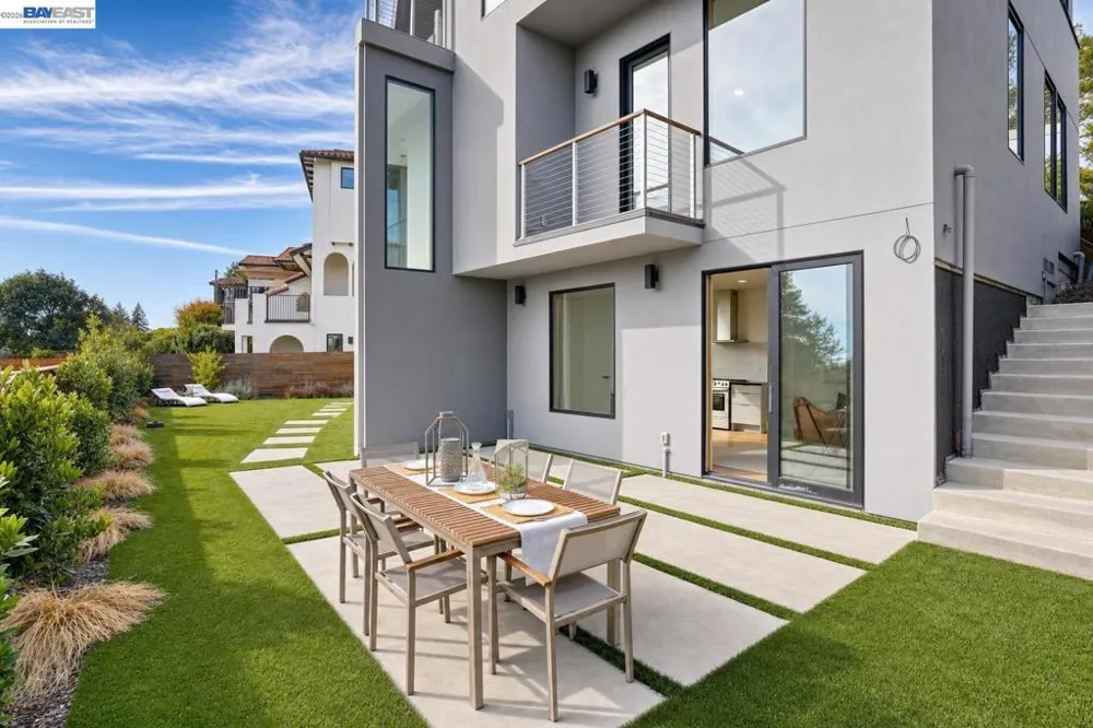 1026 Grizzly Peak Blvd Berkeley, CA 94708