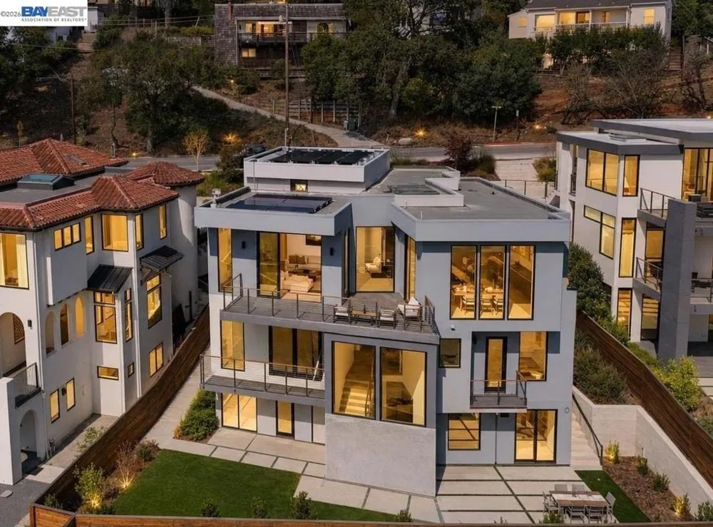 1026 Grizzly Peak Blvd Berkeley, CA 94708