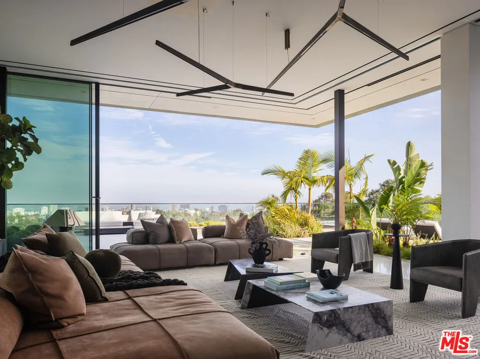 11005 Bellagio Place Los Angeles, CA 90077