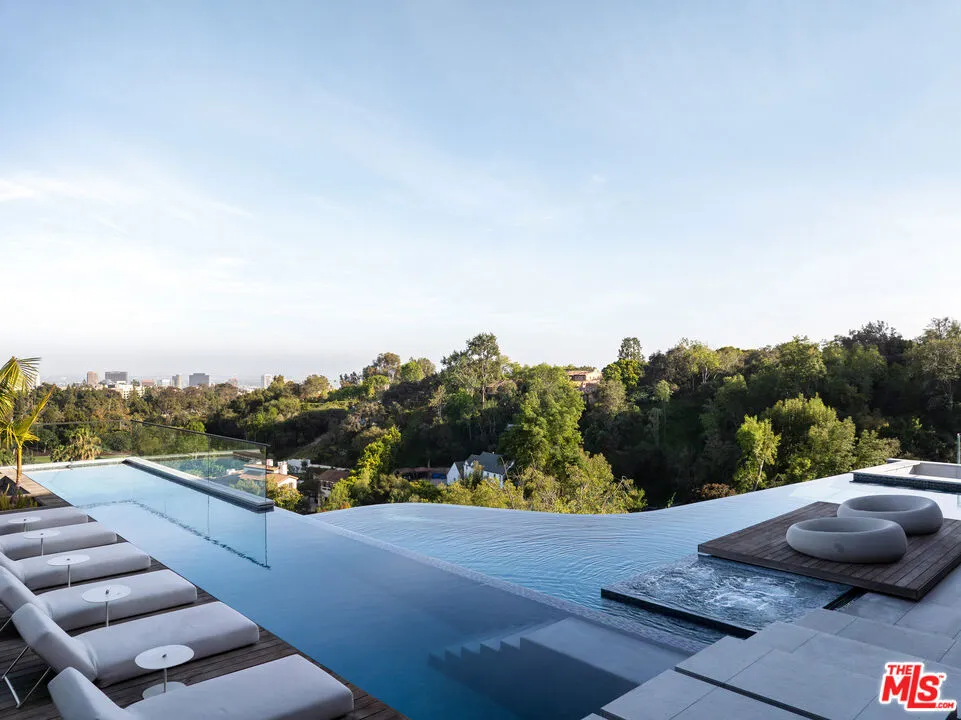 11005 Bellagio Place Los Angeles, CA 90077