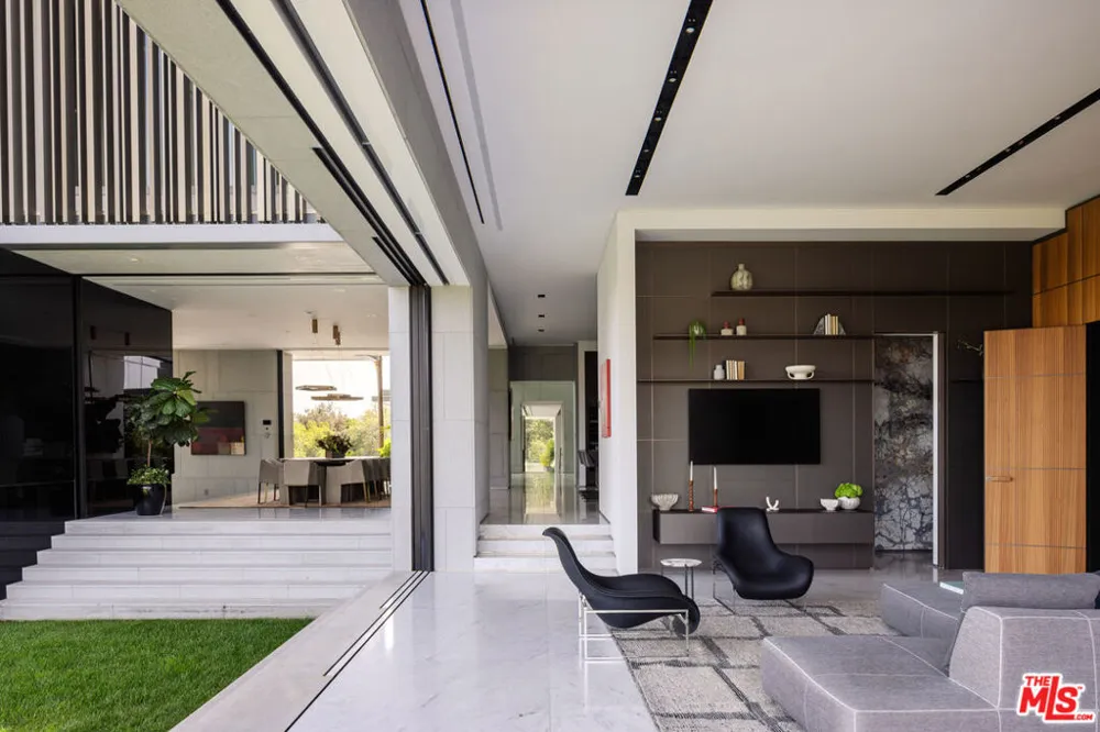 11005 Bellagio Place Los Angeles, CA 90077