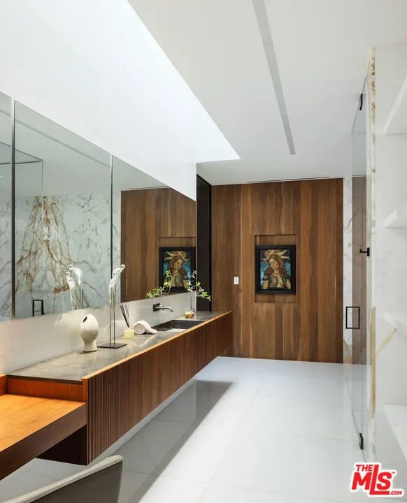 11005 Bellagio Place Los Angeles, CA 90077