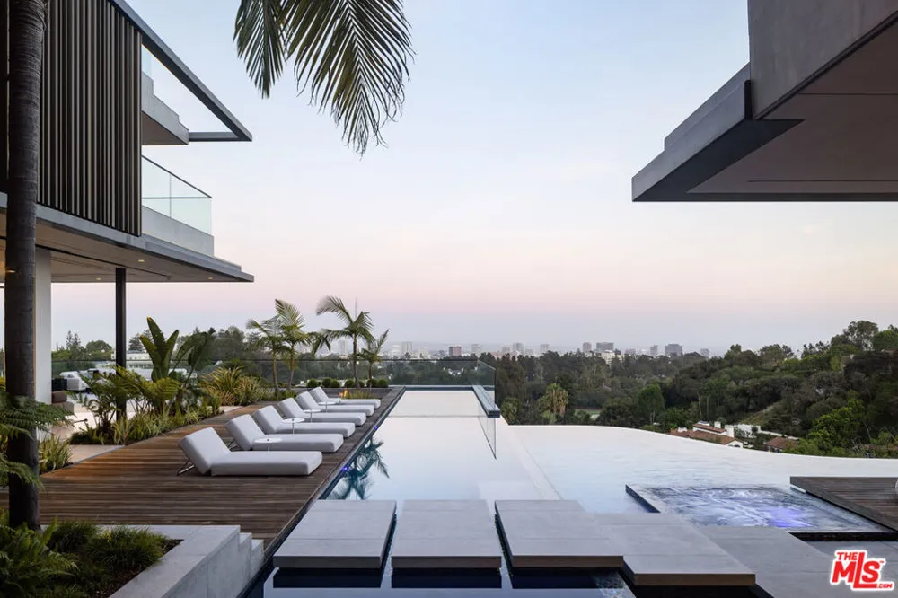 11005 Bellagio Place Los Angeles, CA 90077