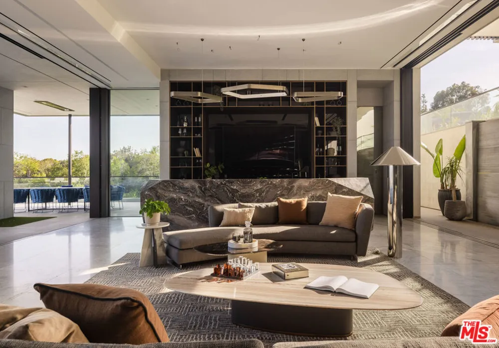 11005 Bellagio Place Los Angeles, CA 90077