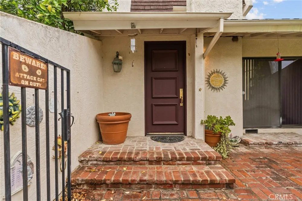 6249 Randi Avenue Woodland Hills, CA 91367