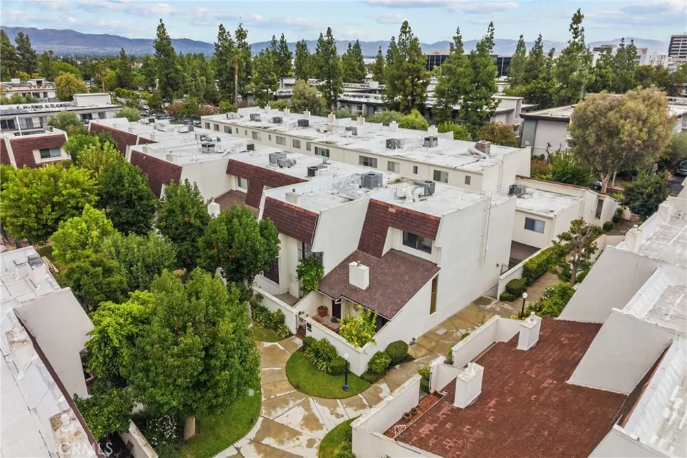 6249 Randi Avenue Woodland Hills, CA 91367