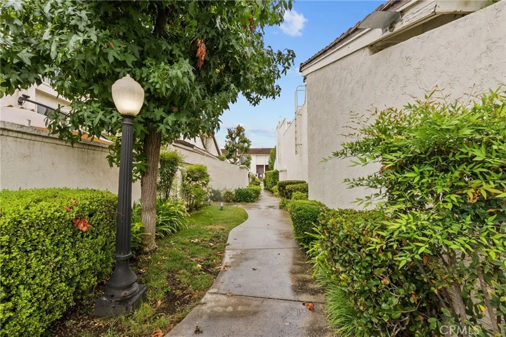 6249 Randi Avenue Woodland Hills, CA 91367