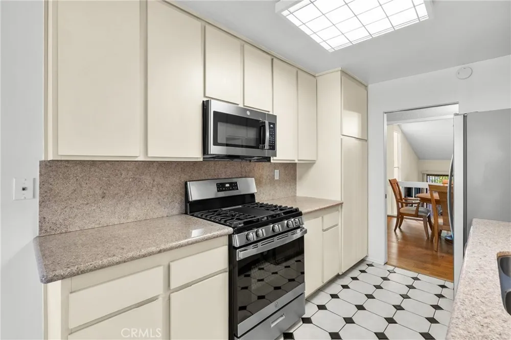 6249 Randi Avenue Woodland Hills, CA 91367