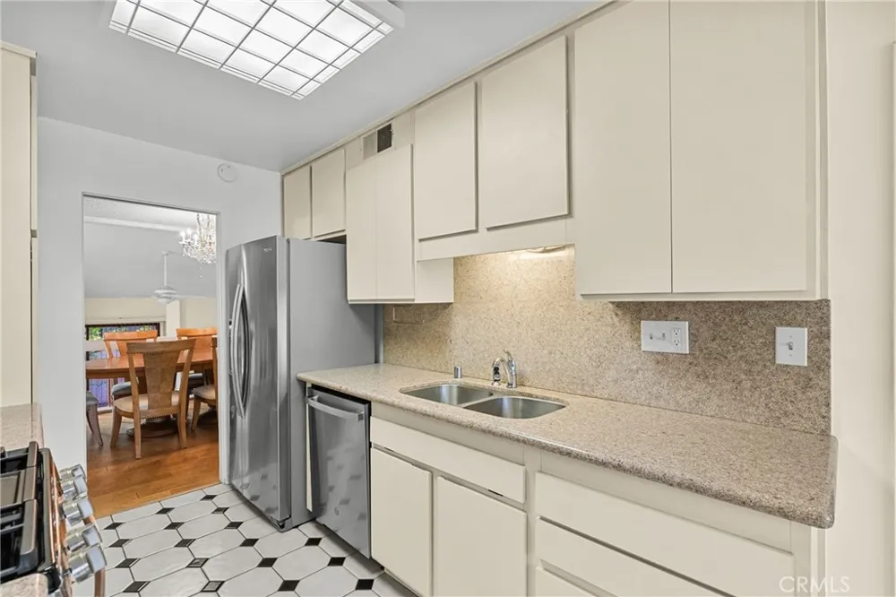 6249 Randi Avenue Woodland Hills, CA 91367