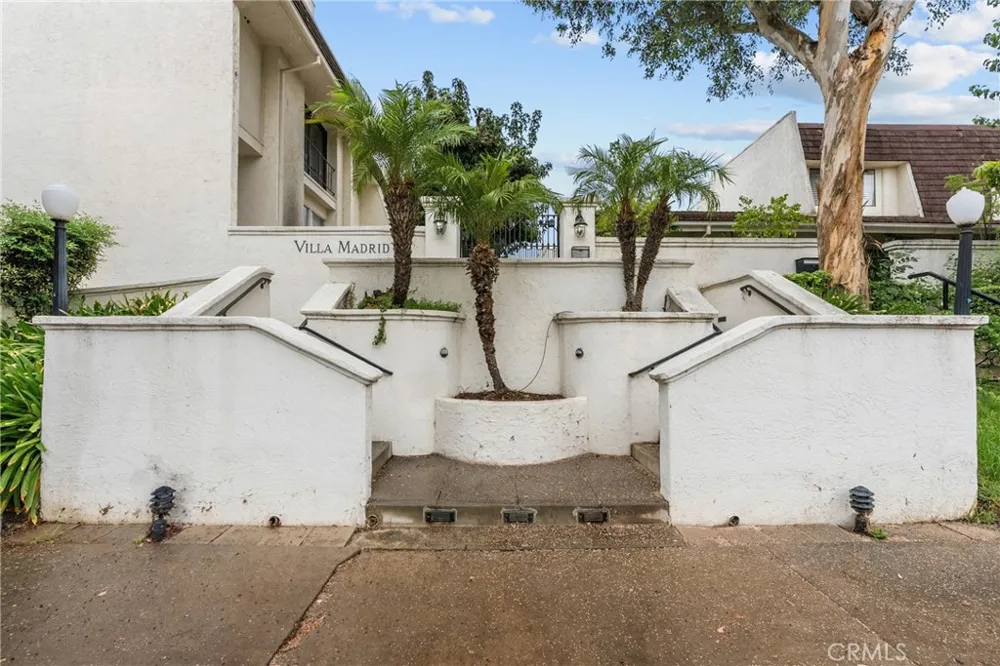 6249 Randi Avenue Woodland Hills, CA 91367