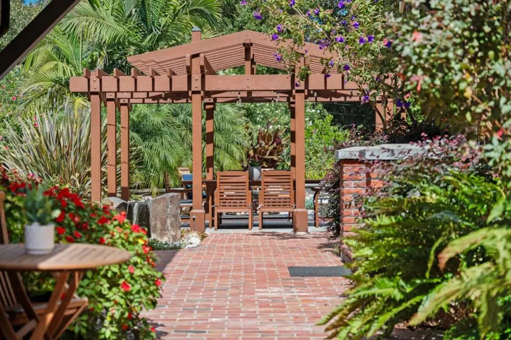1301 Bryant Street Palo Alto, CA 94301