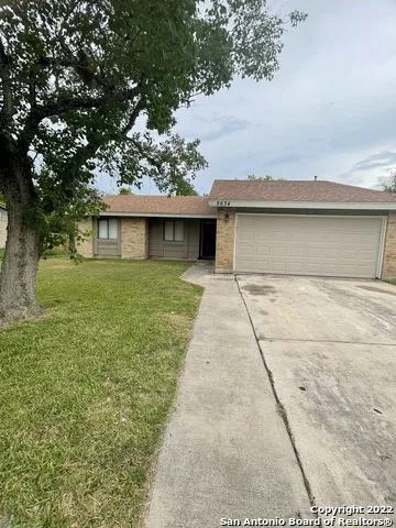 5634 LARKMEADOW DR San Antonio, TX 78233