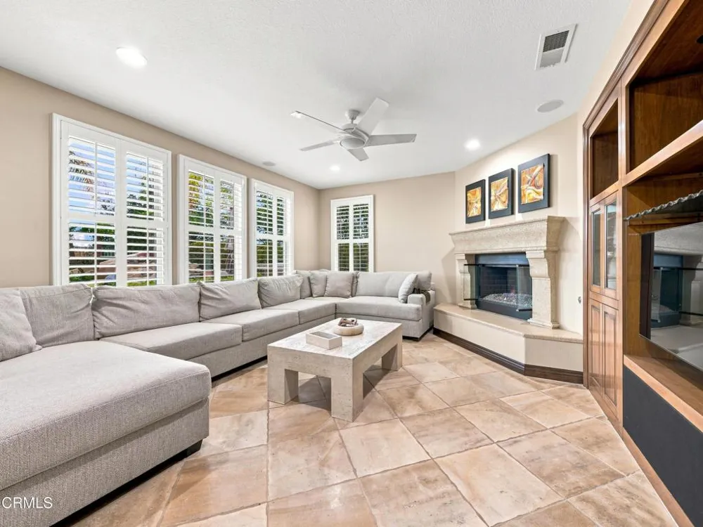 27041 Timberline Terrace Valencia, CA 91381