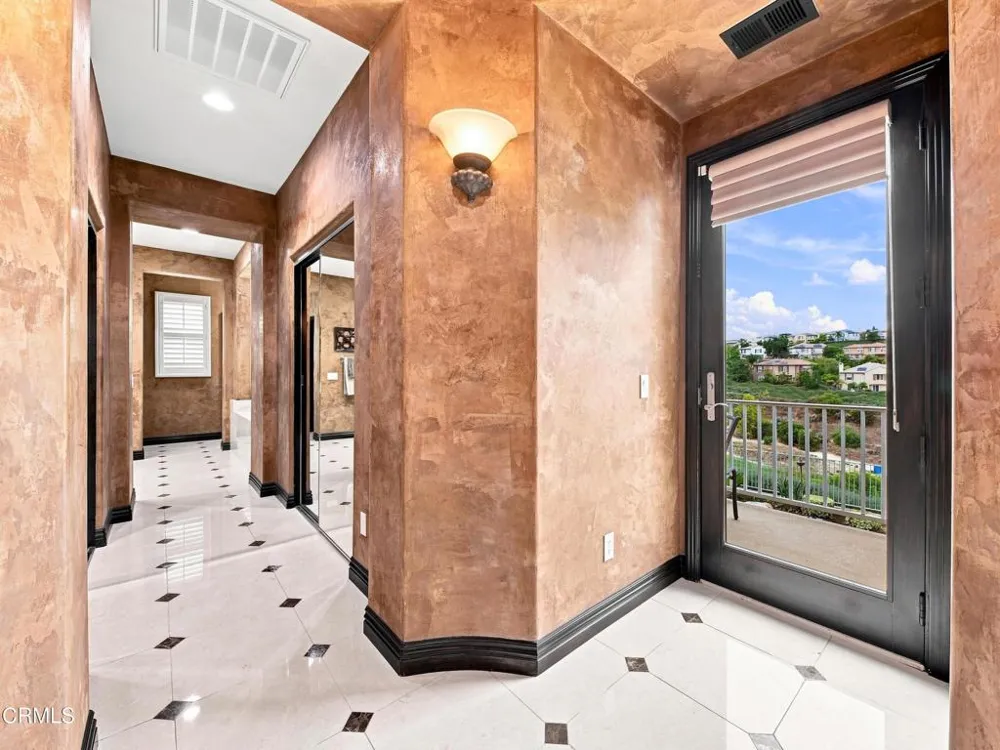 27041 Timberline Terrace Valencia, CA 91381