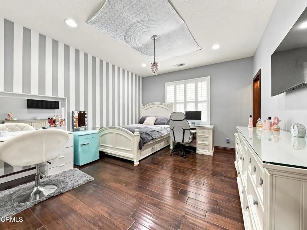 27041 Timberline Terrace Valencia, CA 91381