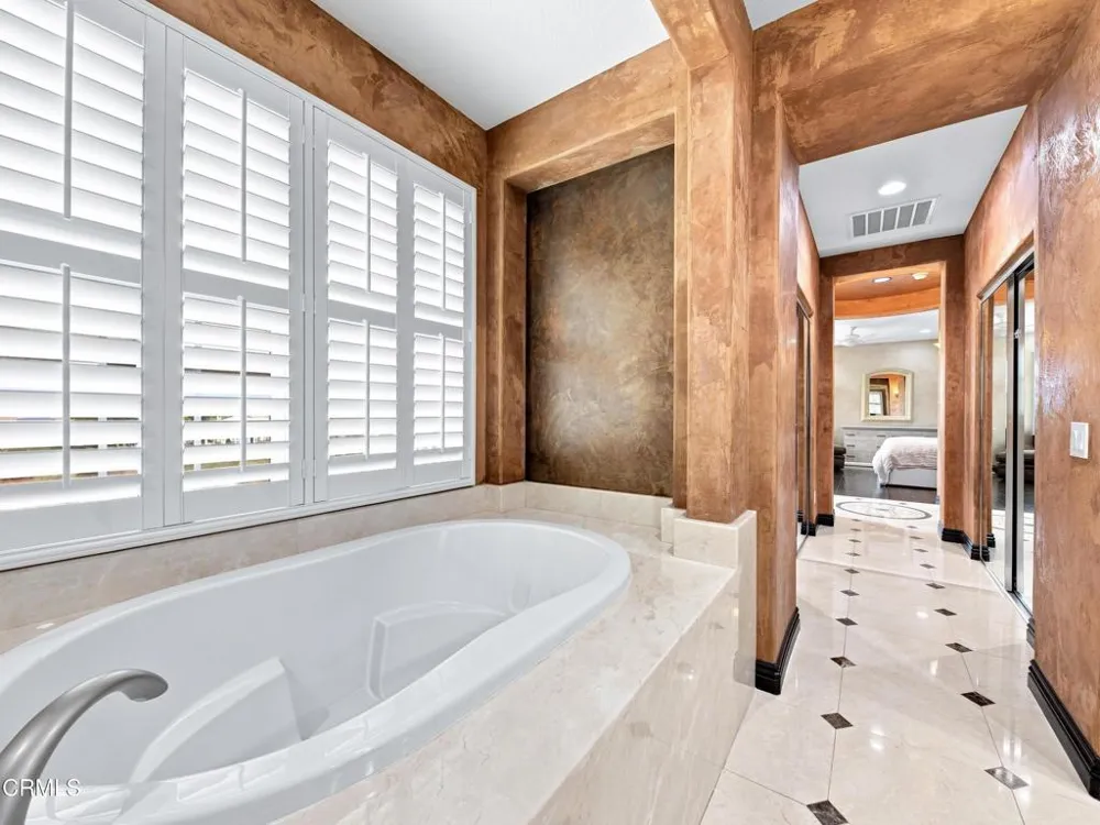 27041 Timberline Terrace Valencia, CA 91381