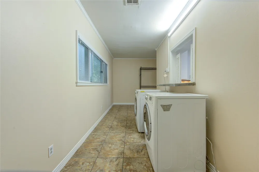1932 W Bell Street Houston, TX 77019
