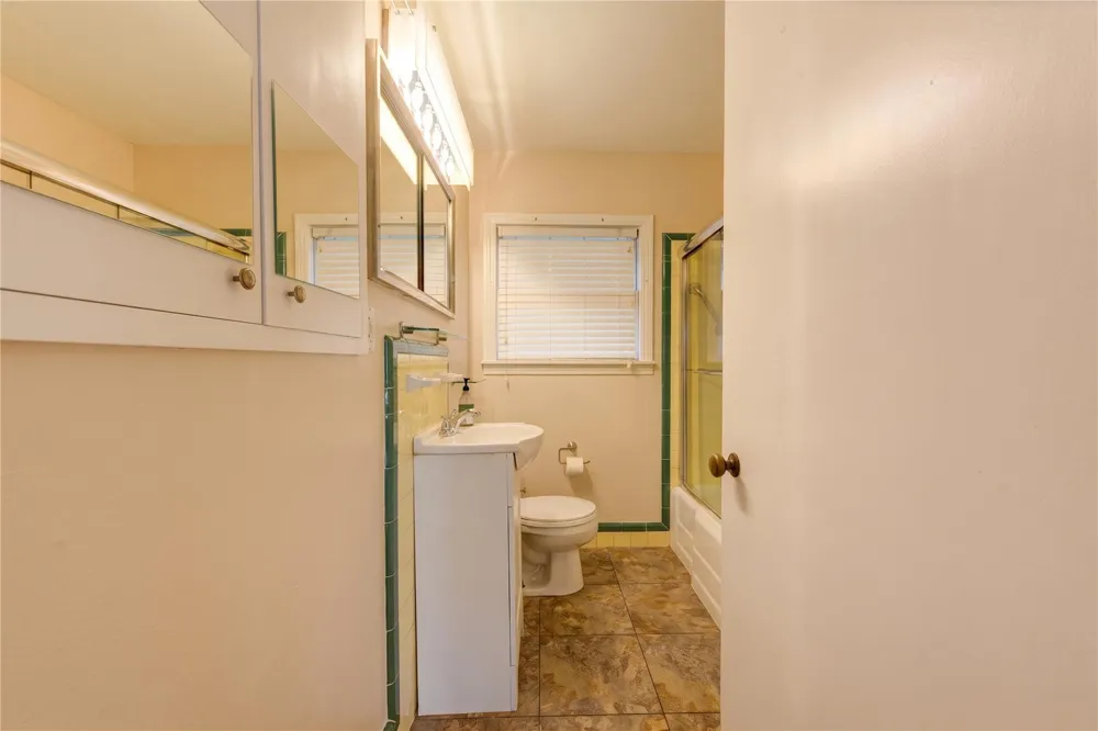 1932 W Bell Street Houston, TX 77019