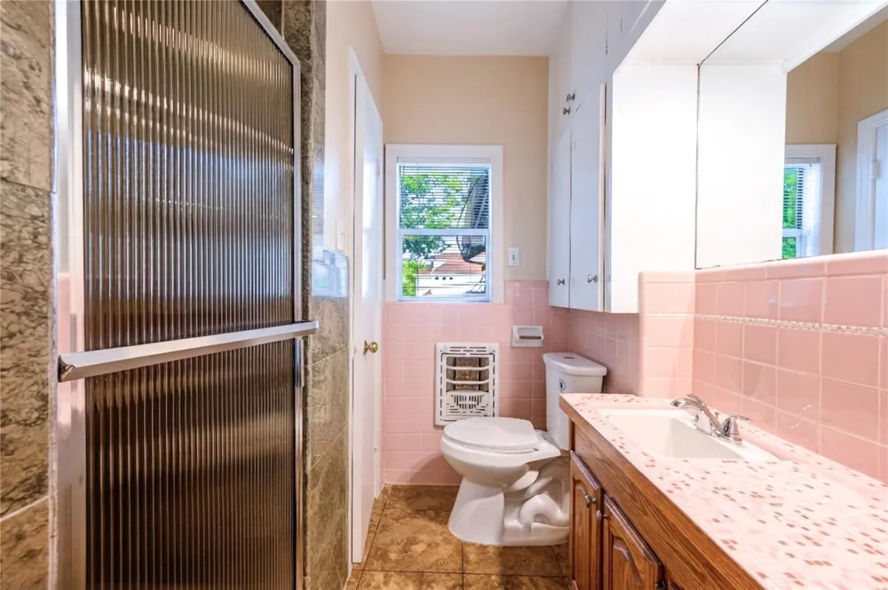 1932 W Bell Street Houston, TX 77019
