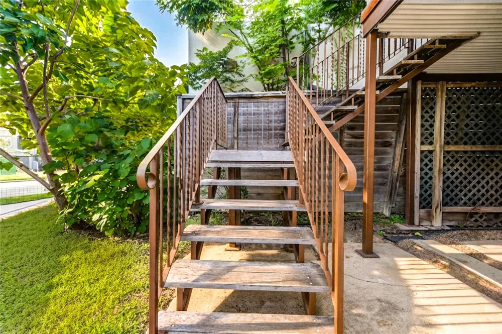 1932 W Bell Street Houston, TX 77019