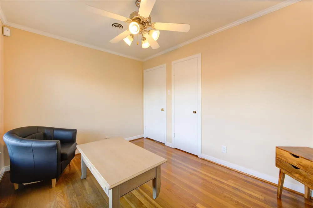 1932 W Bell Street Houston, TX 77019