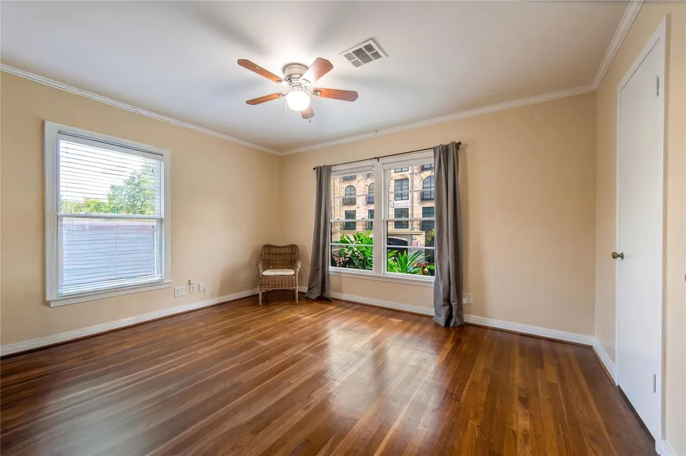 1932 W Bell Street Houston, TX 77019