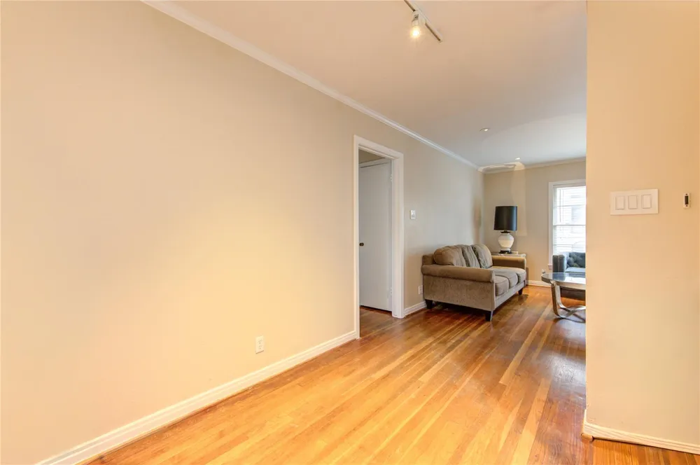 1932 W Bell Street Houston, TX 77019