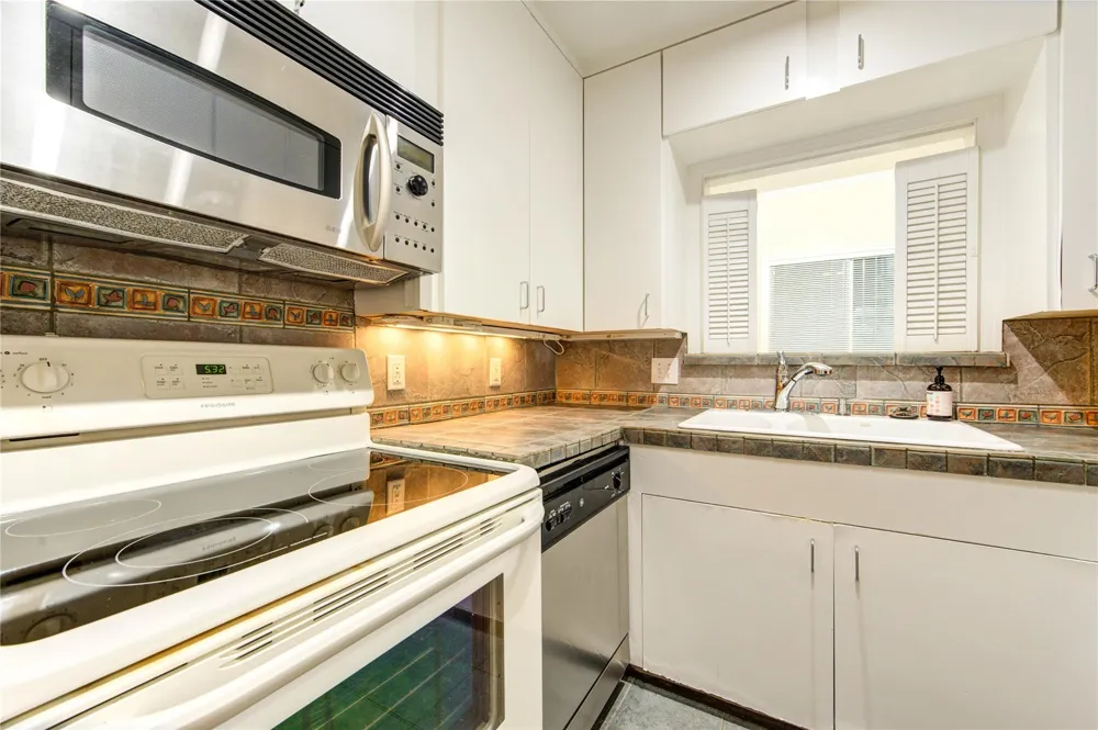 1932 W Bell Street Houston, TX 77019