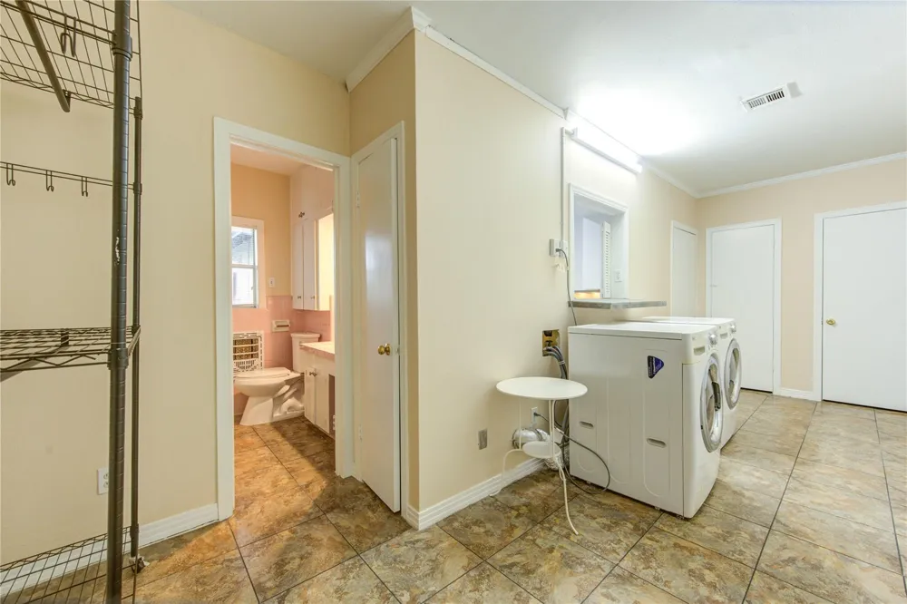 1932 W Bell Street Houston, TX 77019