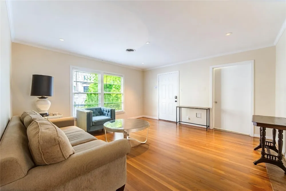 1932 W Bell Street Houston, TX 77019