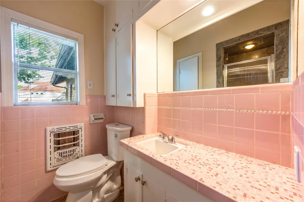 1932 W Bell Street Houston, TX 77019